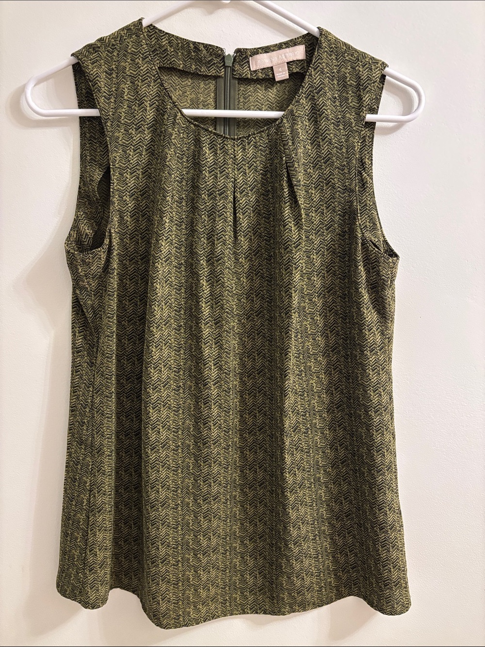 Banana Republic Olive Green Chevron Print Shell Top